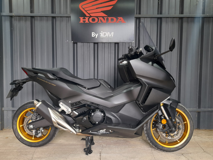 HONDA 750 FORZA - LE PONTET