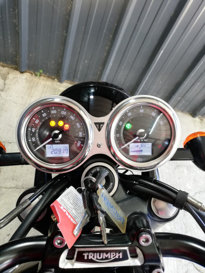 BONNEVILLE T120 BLACK - LE PONTET