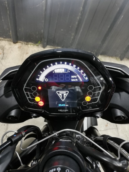 STREET TRIPLE R - LE PONTET